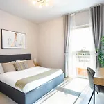 F1 Dreamstay 1Bhk Gym Pool